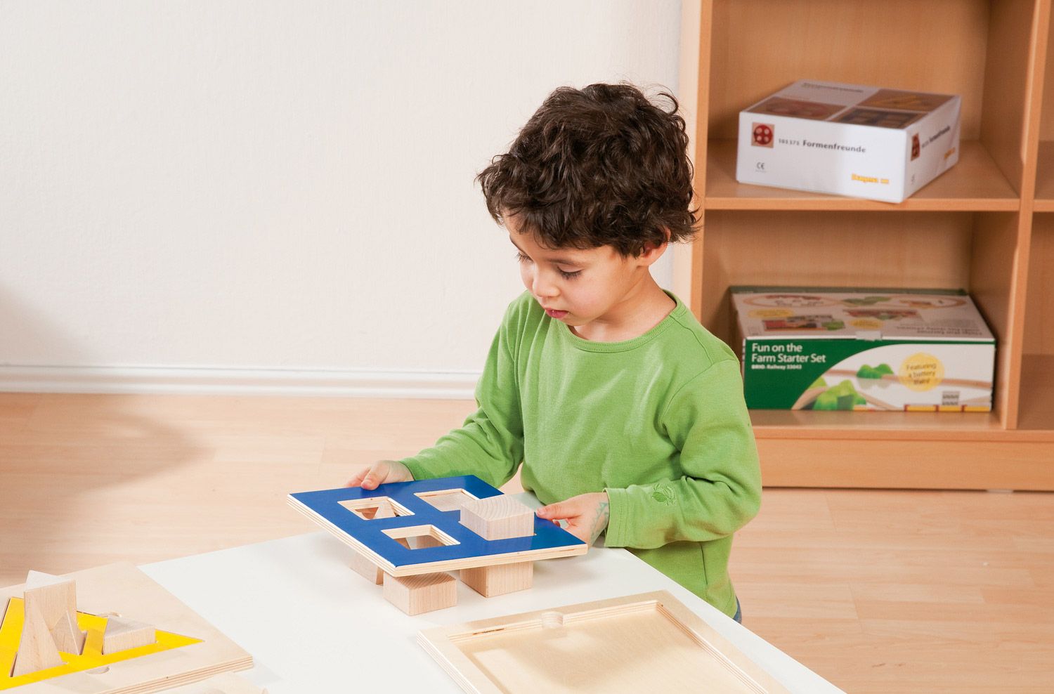 Inlegpuzzel met 3D geometrische vormen in hout 3 legborden, 12 vormen -- 103375