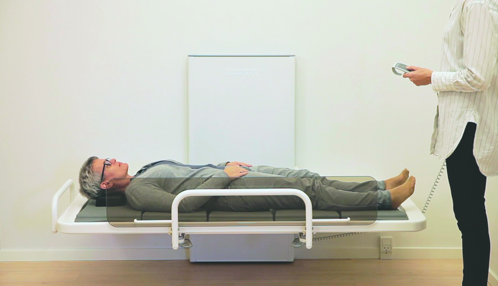 Table de soins/lit de douche Ropox - 146 cm - électrique - avec support de dos