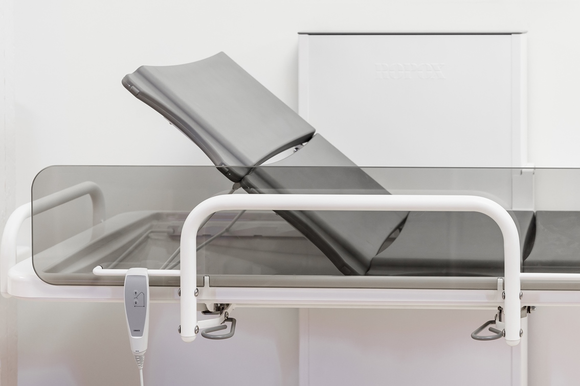 Rugsteun met inclinatie voor douche/verzorgingstafel Ropox
