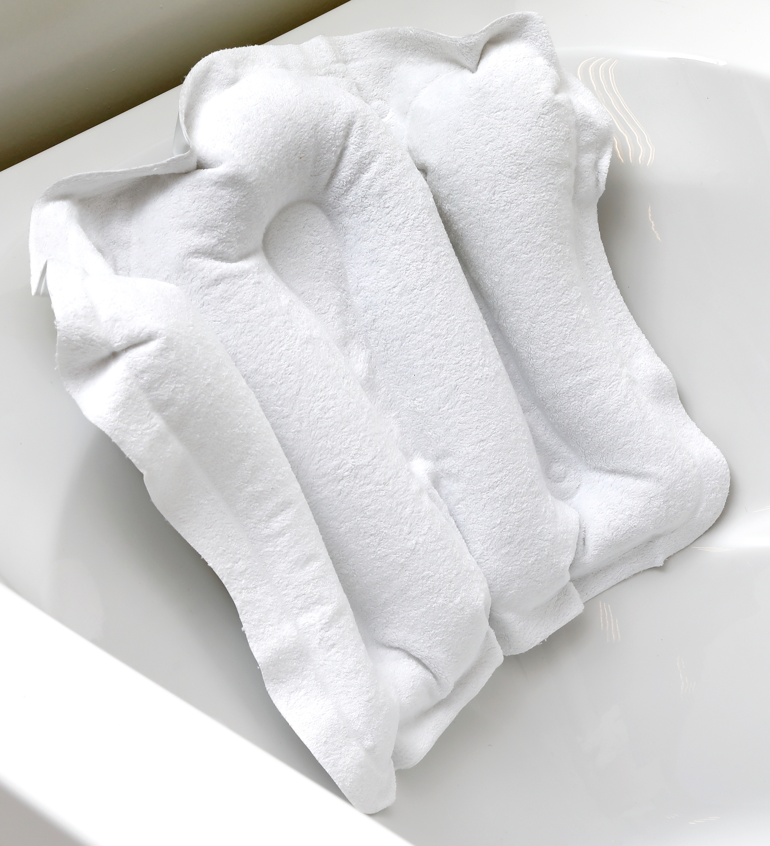 Opblaasbaar bad-hoofdkussen met badstof bekleding 53,3 x 40 cm wit -- AA1823