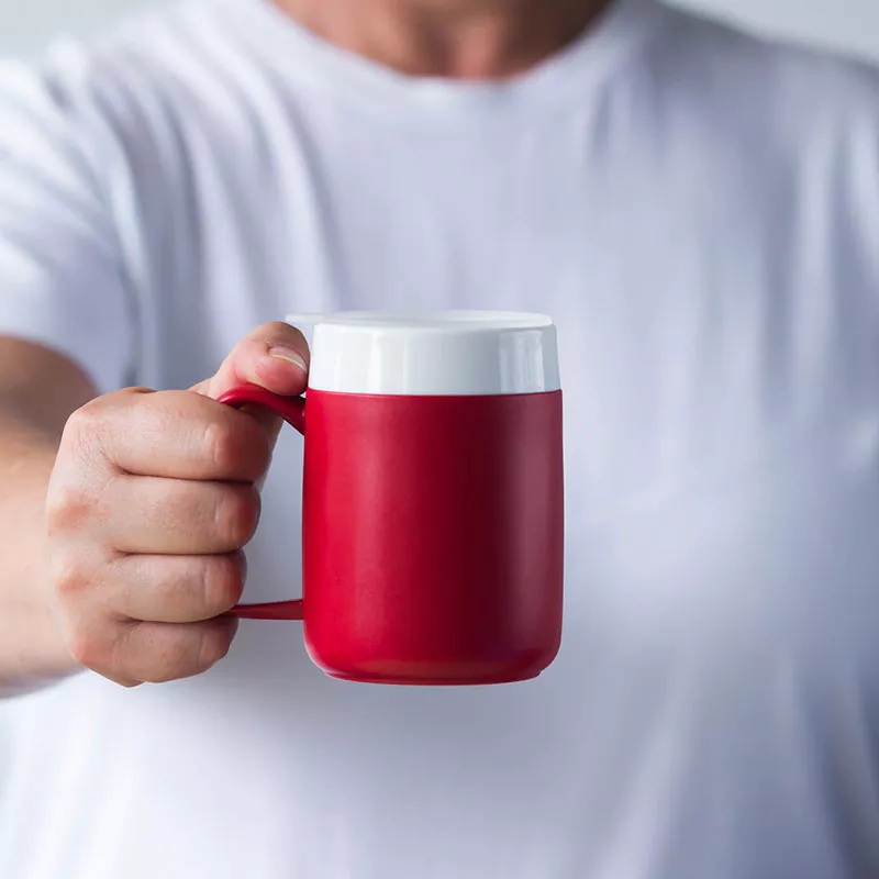 Isolerende beker Ornamin - 1 handvat - trechtervorm - rood